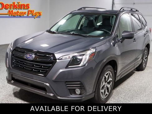 Used 2023 Subaru Forester Premium image 1