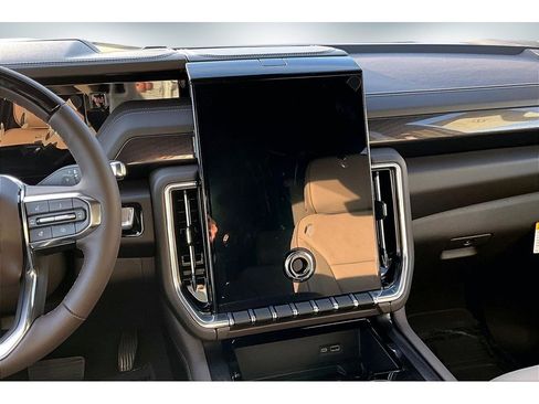 New 2026 GMC Yukon XL Elevation image 6