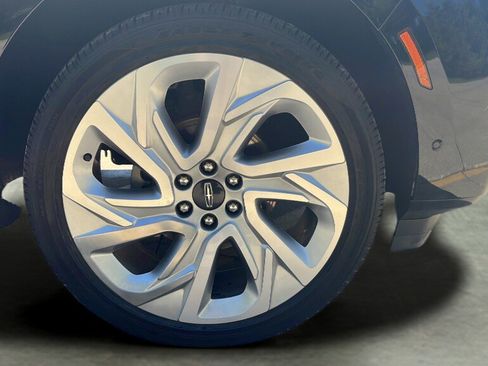 Used 2025 Lincoln Navigator Reserve image 23