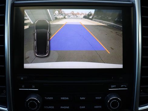 Used 2018 Porsche Cayenne Platinum Edition image 24