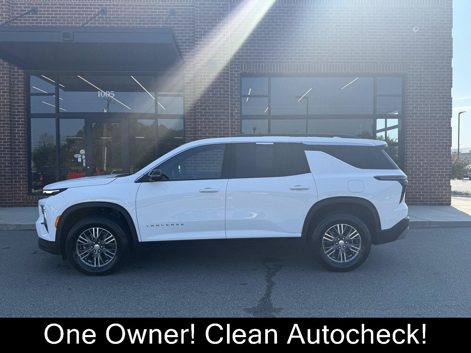 Used 2026 Chevrolet Traverse LT w/ Driver Confidence Package FWD image 3