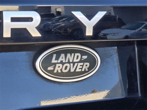 Used 2023 Land Rover Discovery S image 9