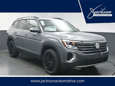 New 2026 Volkswagen Atlas SE FWD image 1