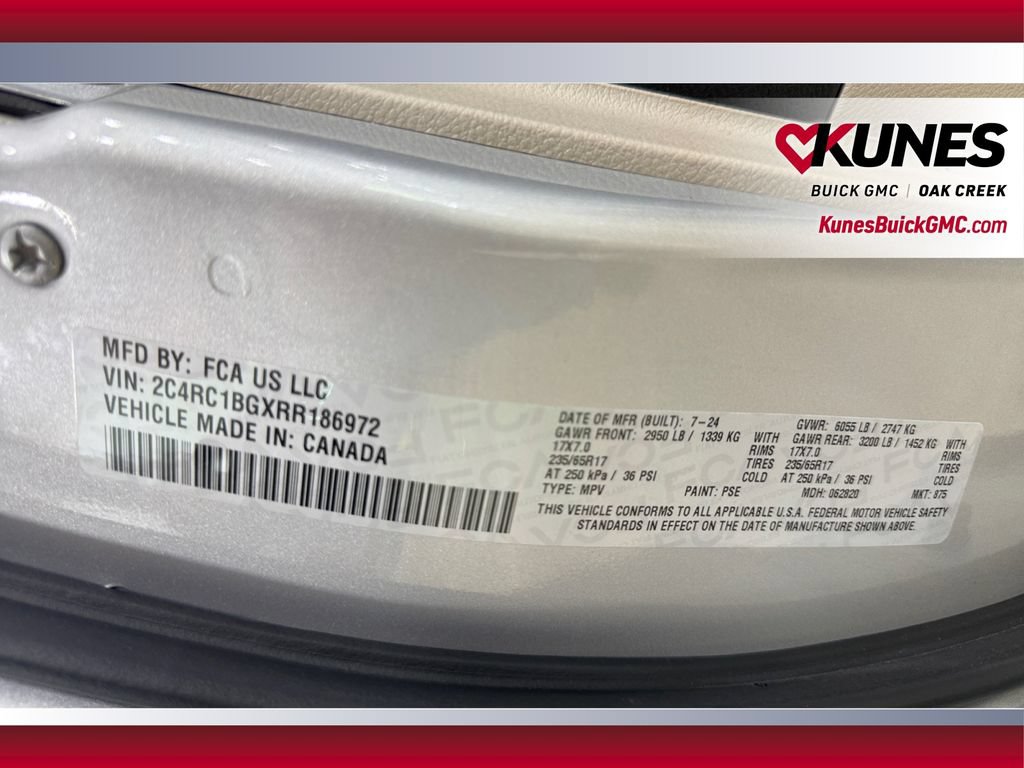 Used 2024 Chrysler Pacifica Touring-L FWD image 39