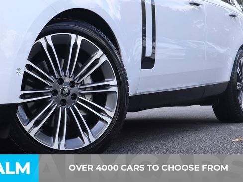 Used 2023 Land Rover Range Rover SE image 3