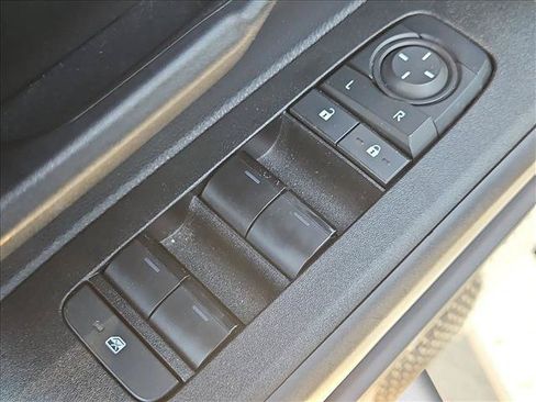 Used 2025 Toyota 4Runner SR5 AWD/4WD image 11