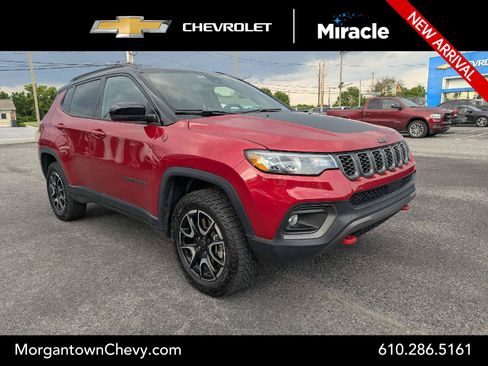 Used 2025 Jeep Compass Trailhawk AWD/4WD image 1