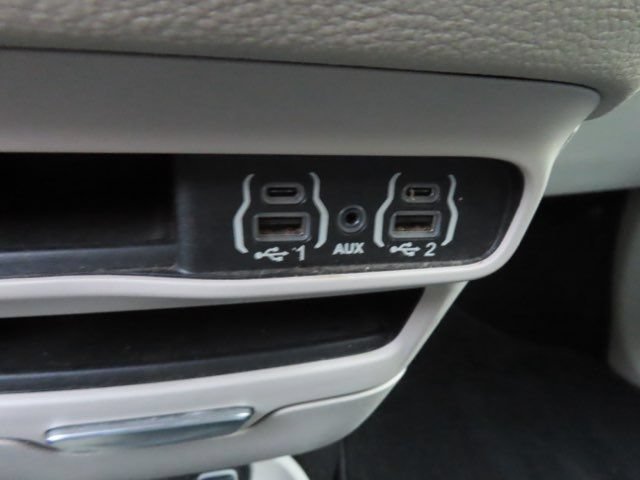 Used 2021 Chrysler Pacifica Touring-L FWD image 29