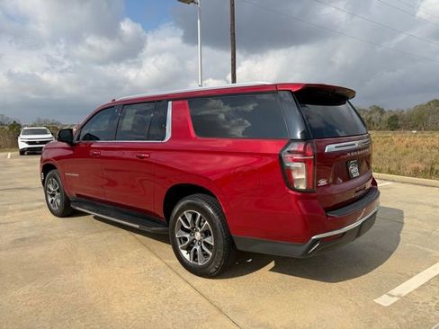 Used 2021 Chevrolet Suburban LT w/ LT Signature Package image 3