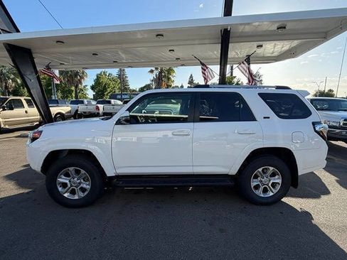 Used 2019 Toyota 4Runner SR5 Premium AWD/4WD image 2