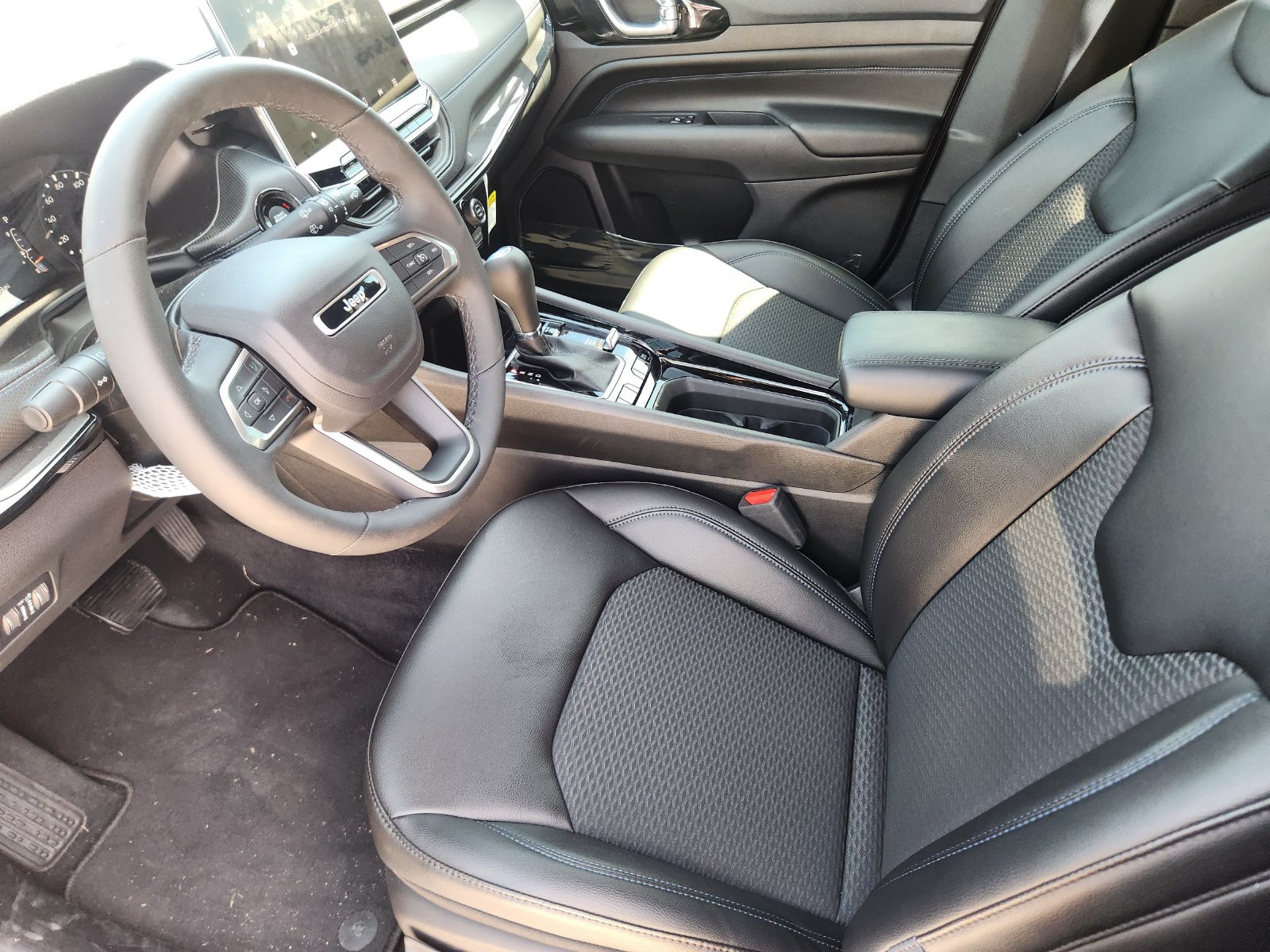 New 2026 Jeep Compass Latitude AWD/4WD image 15