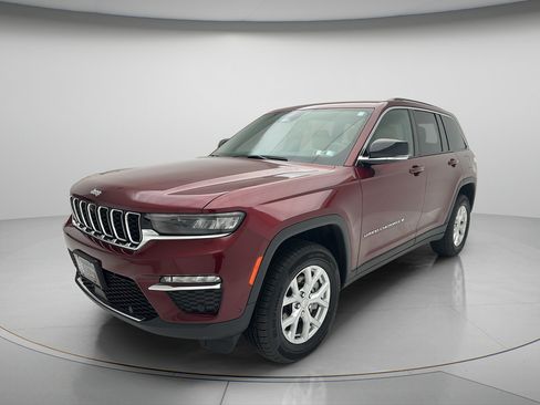 Used 2023 Jeep Grand Cherokee Limited w/ Luxury Tech Group II AWD/4WD image 3
