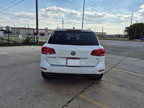 Used 2014 Volkswagen Touareg TDI image 7