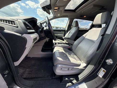 Used 2018 Honda Odyssey Touring image 12