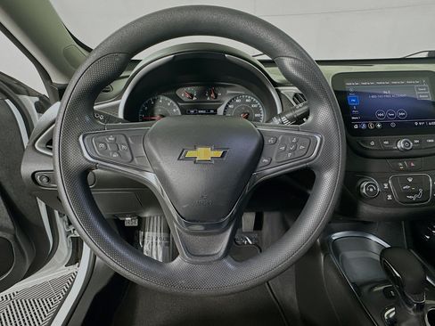 Used 2021 Chevrolet Malibu LS FWD image 15