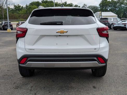 Used 2024 Chevrolet Trax LT w/ Sunroof Package FWD image 9
