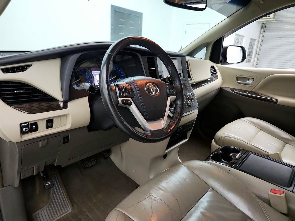 Used 2015 Toyota Sienna XLE FWD image 13