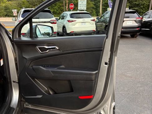 Used 2023 Kia Sportage LX AWD/4WD image 21