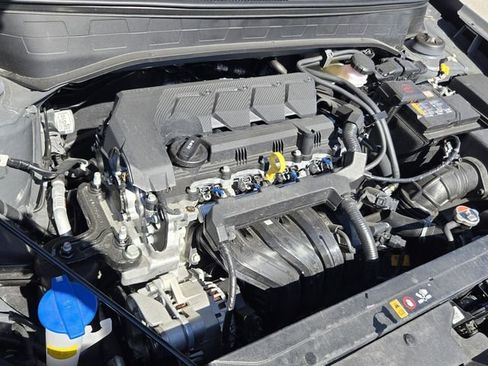 Certified 2025 Hyundai Venue Limited FWD image 16
