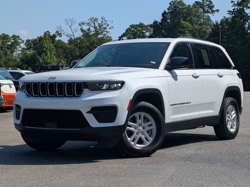 Used 2023 Jeep Grand Cherokee Laredo w/ Trailer Tow Prep Group (B) RWD image 4