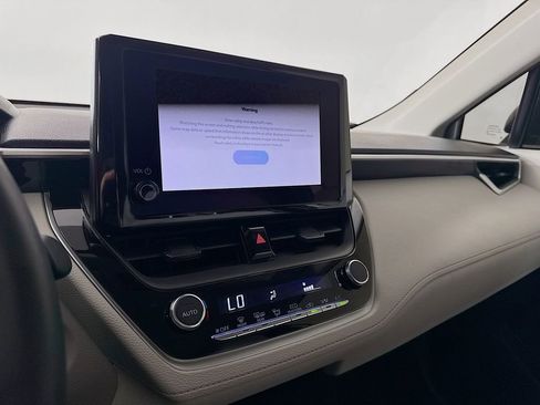 Used 2026 Toyota Corolla Cross LE image 17