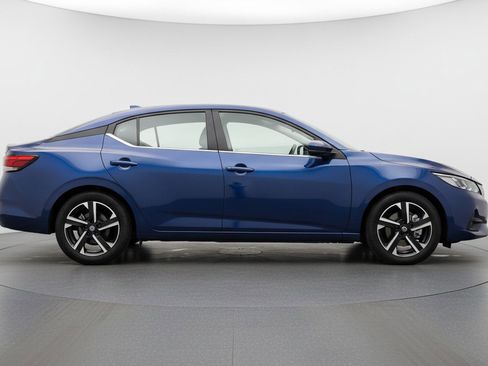 Used 2025 Nissan Sentra SV FWD image 11