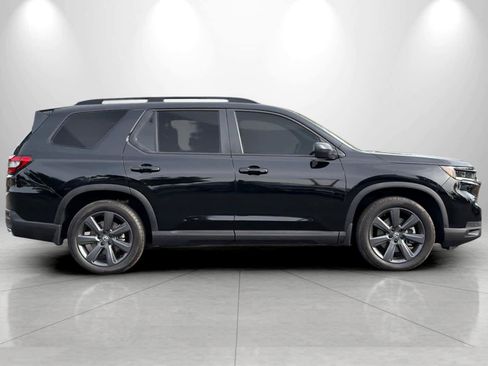 Used 2025 Honda Pilot Sport image 8