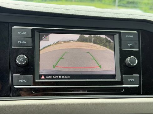 Used 2023 Volkswagen Jetta SE FWD image 8