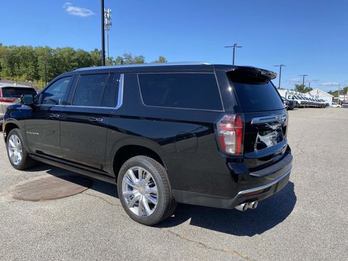 Used 2024 Chevrolet Suburban High Country w/ Premium Package 2 image 3