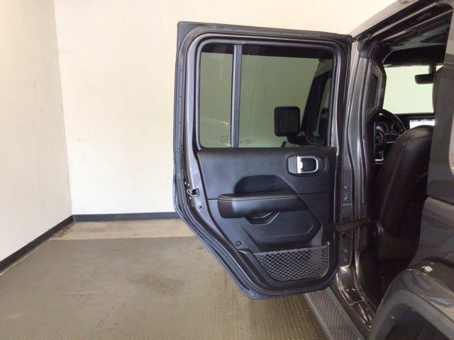 Used 2018 Jeep Wrangler Unlimited Sahara AWD/4WD image 9