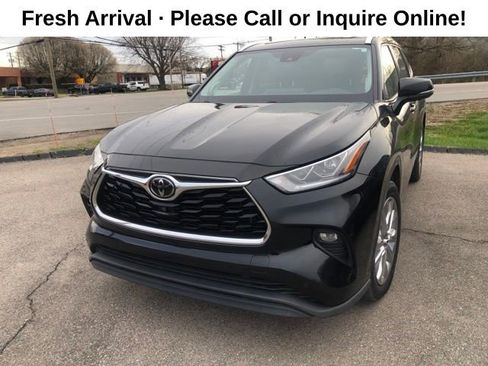 Used 2022 Toyota Highlander Limited image 2