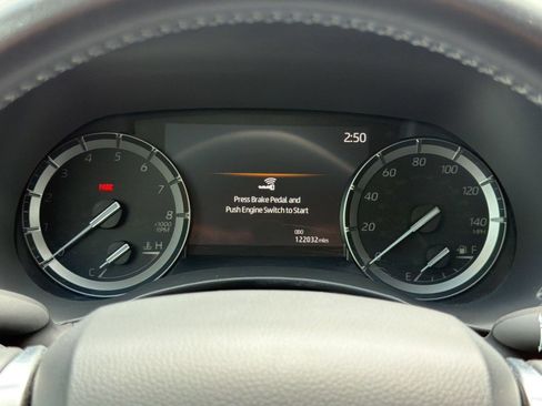 Used 2020 Toyota Highlander XLE FWD image 19