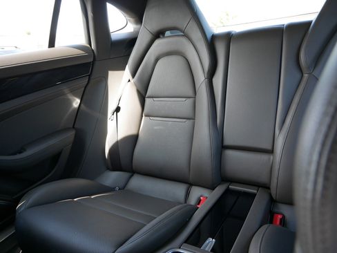 Used 2018 Porsche Panamera 4 image 12