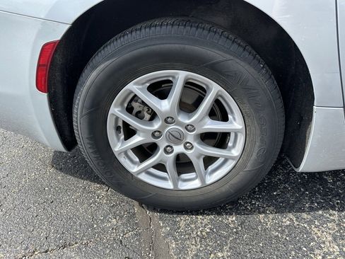 Used 2023 Chrysler Voyager LX image 34