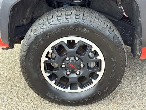 Used 2024 Toyota Tacoma TRD Off-Road AWD/4WD image 15