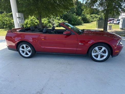 Used 2011 Ford Mustang GT Premium w/ Comfort Pkg RWD image 2