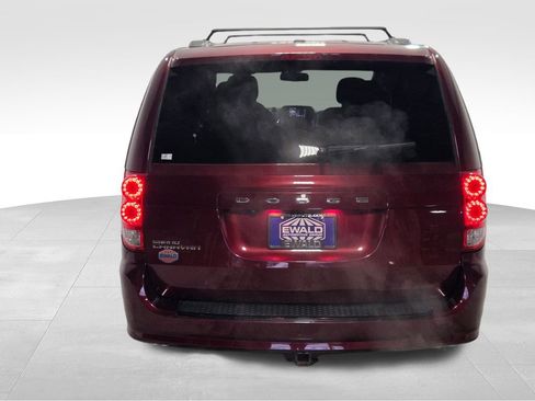 Used 2020 Dodge Grand Caravan SE image 17