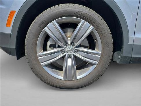 Used 2021 Volkswagen Tiguan SE image 23