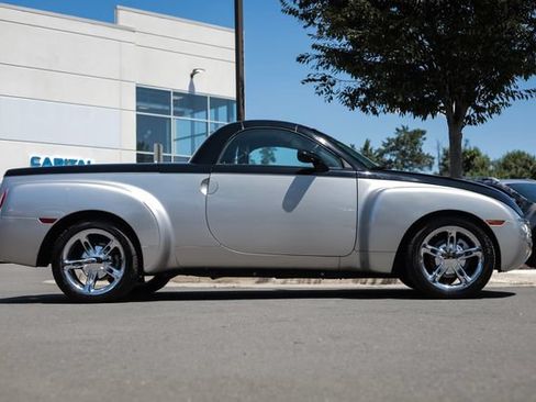 Used 2005 Chevrolet SSR w/ Preferred Equipment Group RWD image 11