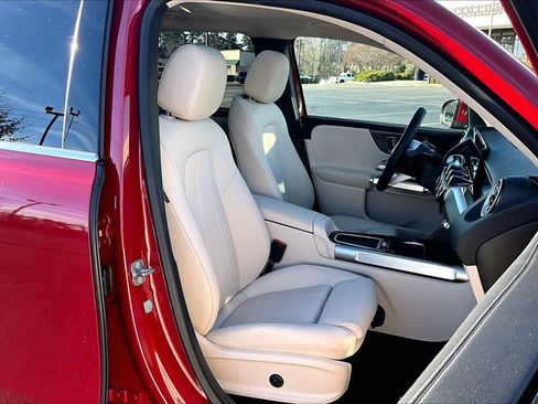 Used 2025 Mercedes-Benz GLB 250 image 9