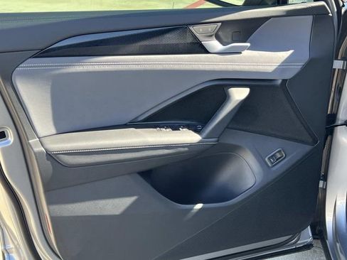 New 2026 Volkswagen Tiguan SE image 9