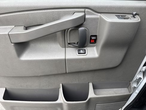 Used 2022 GMC Savana 2500 w/ Driver Convenience Package image 14