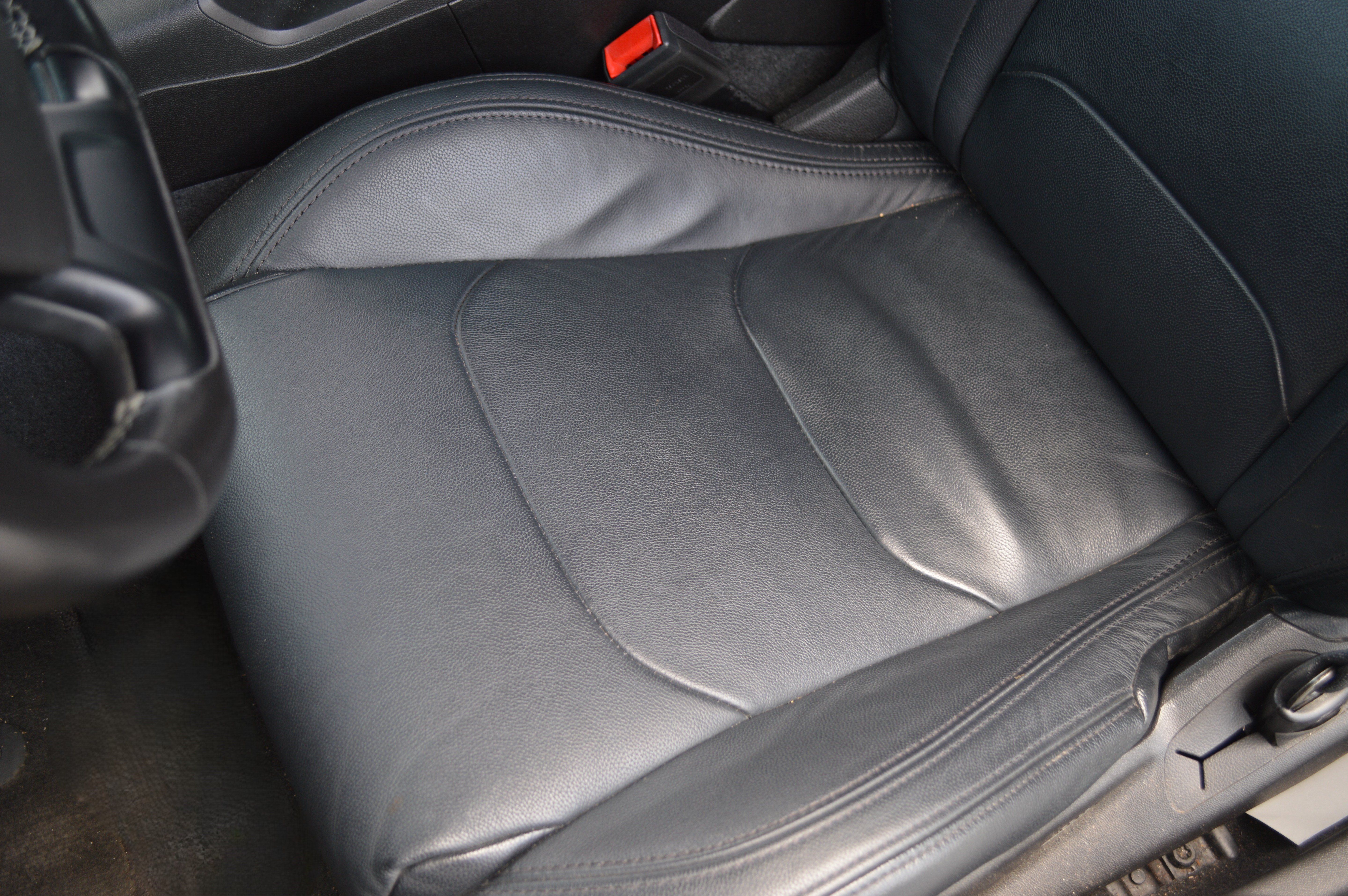 Used 2018 Chevrolet Camaro LT RWD image 30