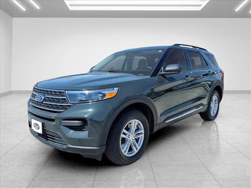Used 2023 Ford Explorer XLT AWD/4WD image 6