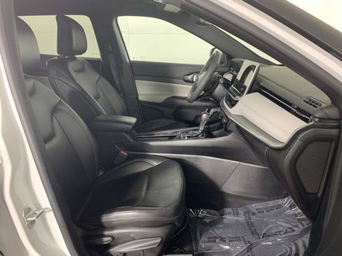 Used 2025 Jeep Compass Limited image 24