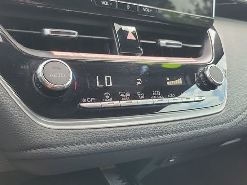 Used 2025 Toyota Corolla XSE FWD image 18