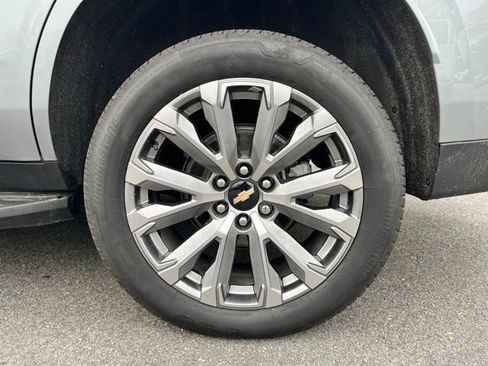 Used 2025 Chevrolet Tahoe High Country AWD/4WD image 13