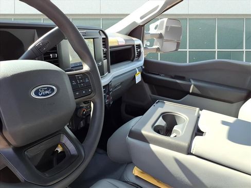 New 2025 Ford F550 4x4 Regular Cab Super Duty image 4