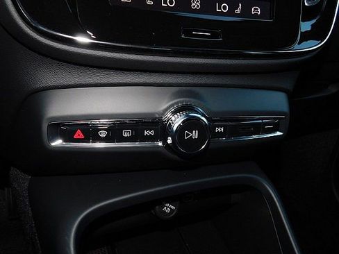 New 2026 Volvo XC40 B5 Ultra w/ Climate Package image 17