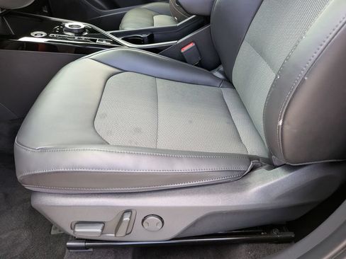 Certified 2023 Kia Niro EX FWD image 21